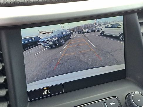 Used 2023 GMC Acadia SLE w/ Driver Convenience Package AWD/4WD image 17
