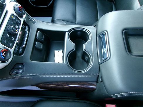 Used 2019 GMC Yukon SLT w/ Open Road Package image 16