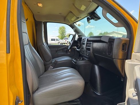 Used 2021 GMC Savana 3500 Extended w/ Power Convenience Package image 17