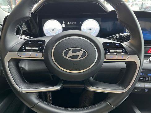 Used 2025 Hyundai Elantra SEL image 28