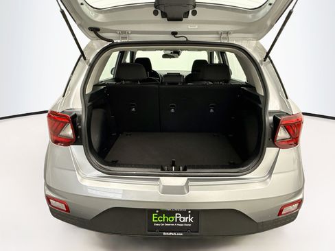Used 2025 Hyundai Venue SEL FWD image 28