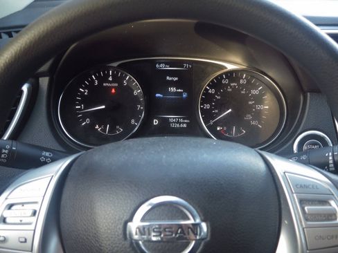 Used 2016 Nissan Rogue SV AWD/4WD image 9