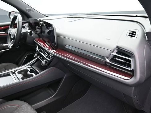 Used 2024 Chevrolet Traverse Z71 w/ Enhanced Driving Package image 44