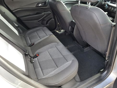 Used 2025 Chevrolet Trax RS w/ Sunroof Package image 11