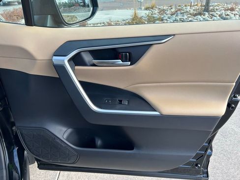 Used 2025 Toyota RAV4 XLE w/ Convenience Package image 30