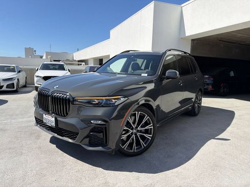 Used 2022 BMW X7 xDrive40i w/ M Sport Package AWD/4WD image 3