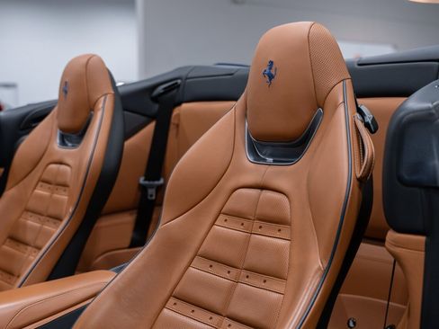 Used 2020 Ferrari Portofino image 23