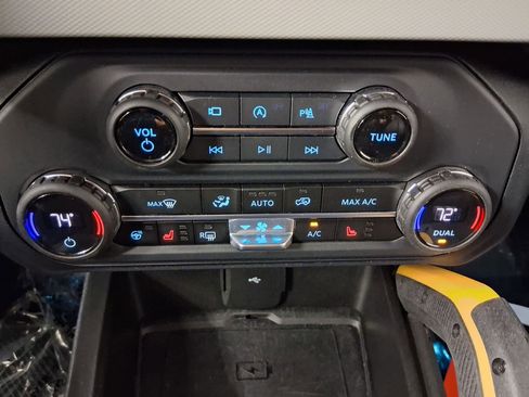 Used 2023 Ford Bronco Badlands image 30