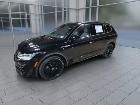 Used 2022 Volkswagen Tiguan SE R-Line AWD/4WD image 4