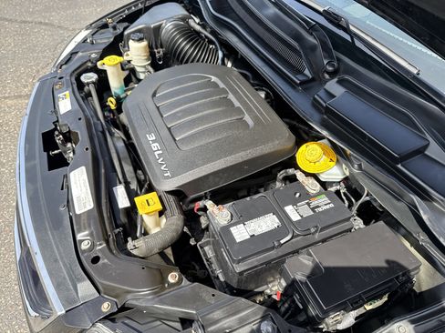 Used 2016 Chrysler Town & Country S w/ Driver Convenience Group FWD image 12