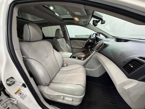 Used 2010 Toyota Venza AWD image 7