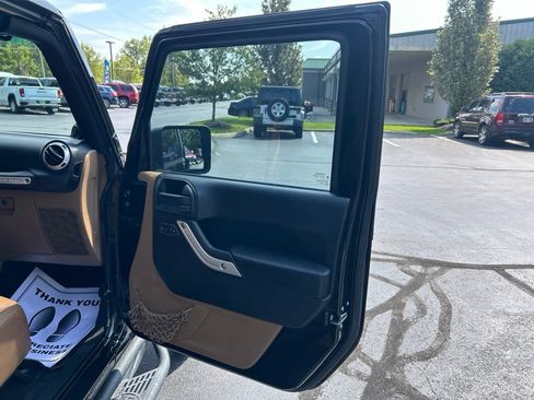 Used 2014 Jeep Wrangler Unlimited Sahara w/ Max Tow Package AWD/4WD image 34