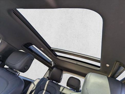 Used 2023 Land Rover Defender 90 S image 13