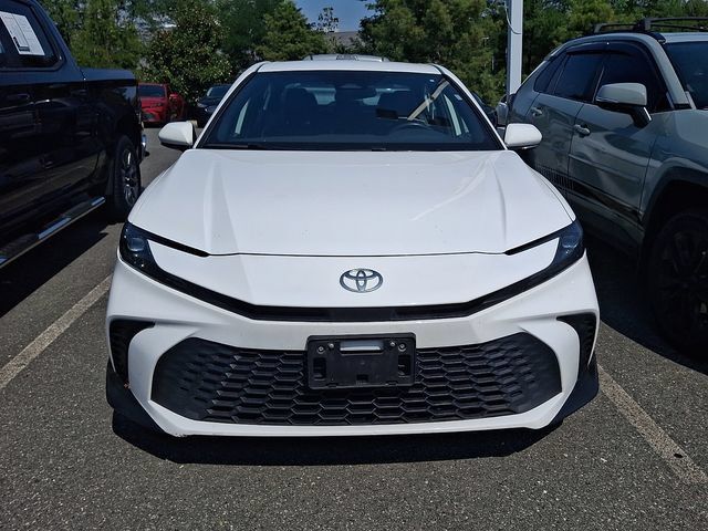 Used 2025 Toyota Camry SE FWD image 2