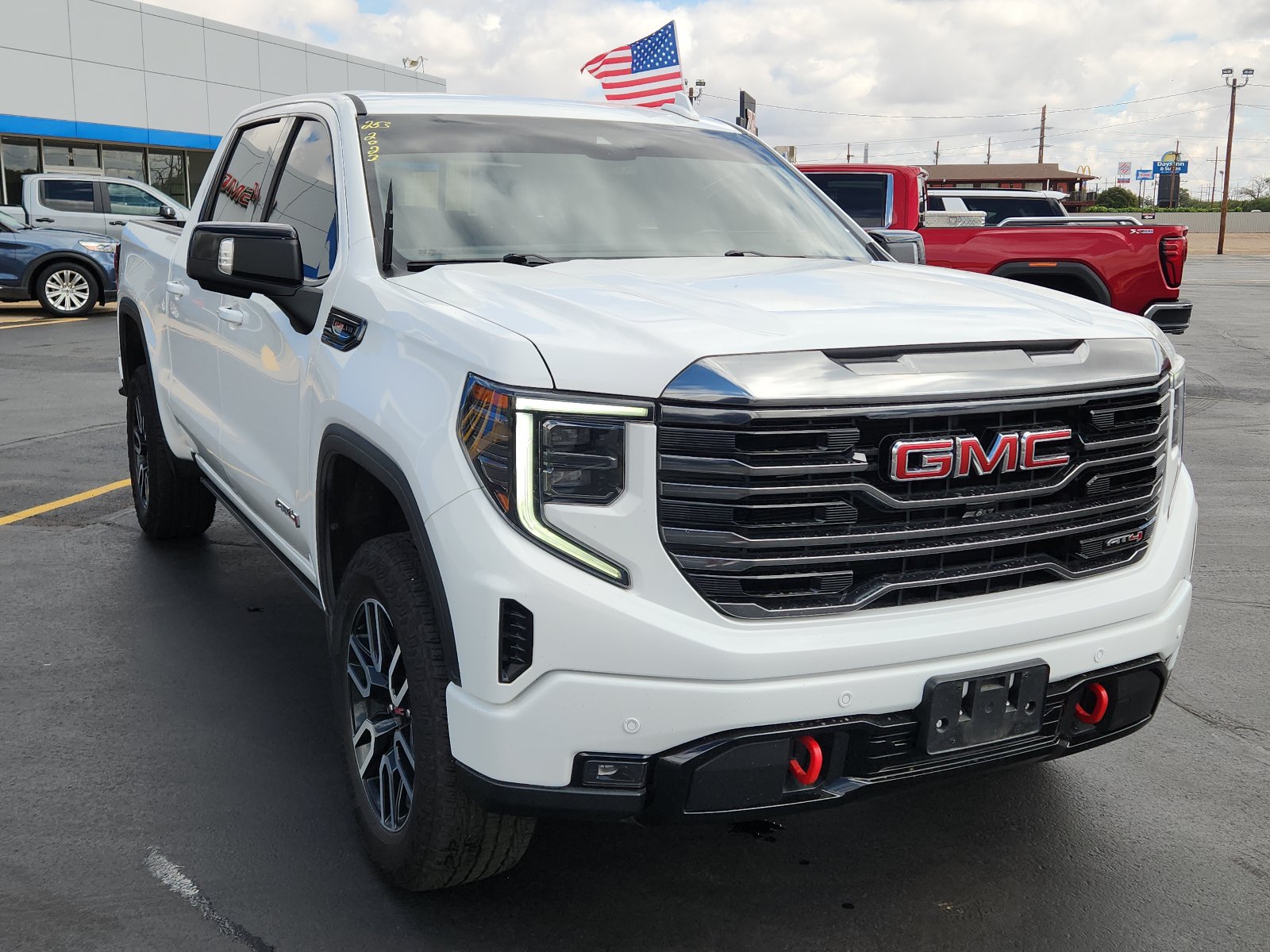 Used 2023 GMC Sierra 1500 AT4 w/ AT4 Preferred Package AWD/4WD image 5