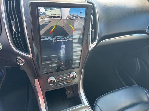 Used 2024 Ford Edge SEL w/ Sport Appearance Package image 19