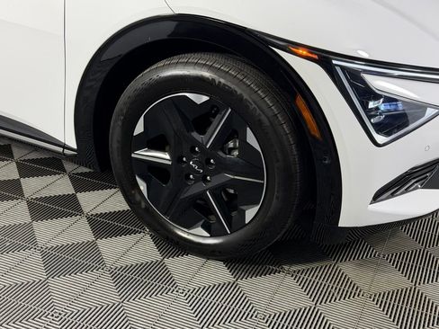 Used 2025 Kia EV6 Wind RWD image 11