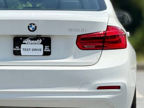 Used 2018 BMW 320i xDrive Sedan AWD/4WD image 17