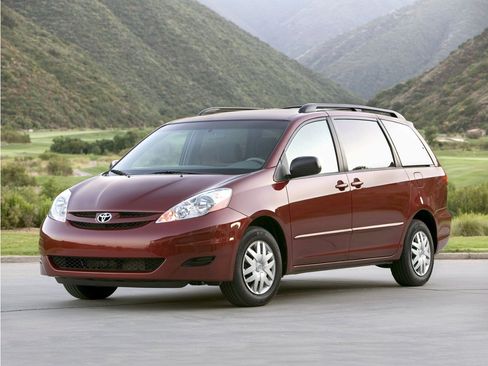 Used 2009 Toyota Sienna LE FWD image 1