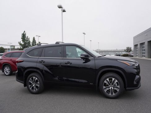 New 2026 Toyota Highlander XLE image 4