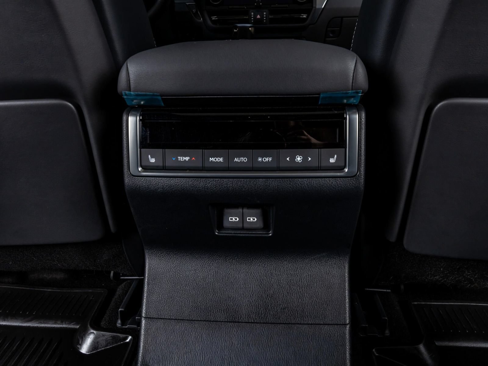 Used 2025 Lexus GX 550 w/ Accessory Package (31) AWD/4WD image 34