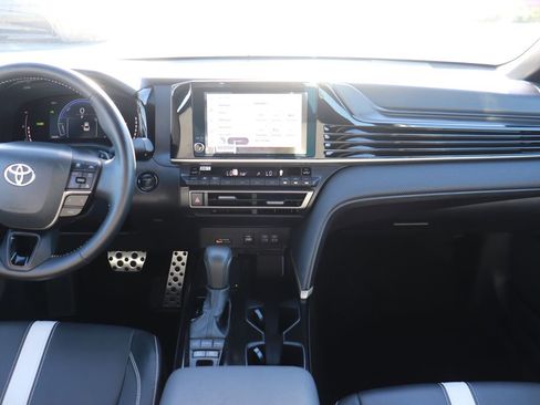 Used 2025 Toyota Camry SE image 23