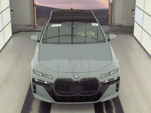 Used 2025 BMW 760i xDrive AWD/4WD image 6