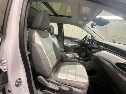 Used 2023 Chevrolet Bolt EUV Premier w/ Sun & Sound Package FWD image 13