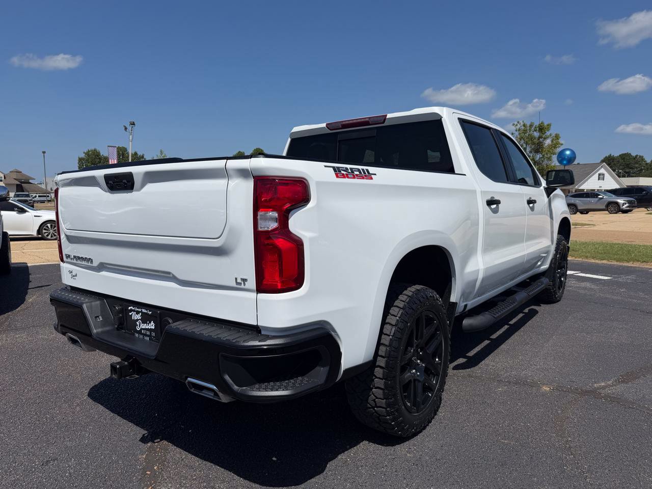Used 2024 Chevrolet Silverado 1500 LT Trail Boss w/ Convenience Package II AWD/4WD image 4