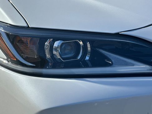Certified 2025 Lexus ES 350 w/ Premium Package FWD image 10