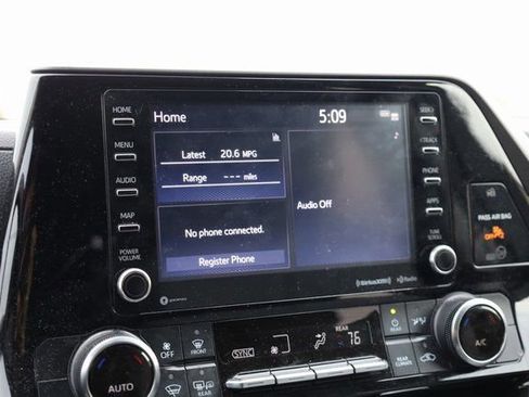 Used 2022 Toyota Highlander LE image 17