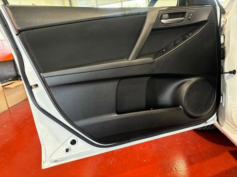 Used 2013 MAZDA MAZDA3 i Sport image 25