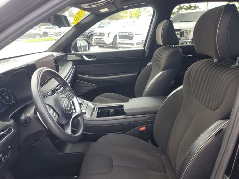 Used 2024 Hyundai Palisade Calligraphy image 17