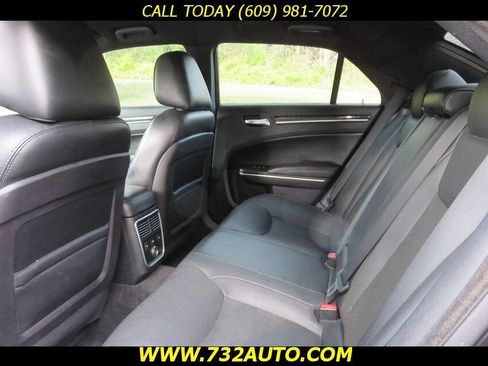 Used 2012 Chrysler 300 C RWD image 9