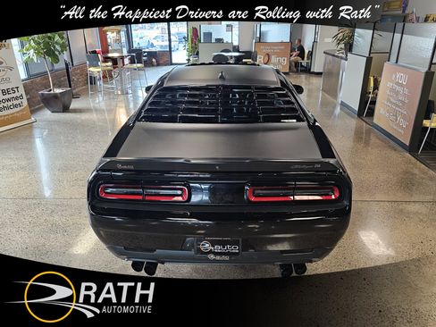 Used 2023 Dodge Challenger R/T w/ T/A Package image 9