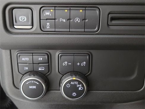 Used 2024 Chevrolet Suburban LT image 27