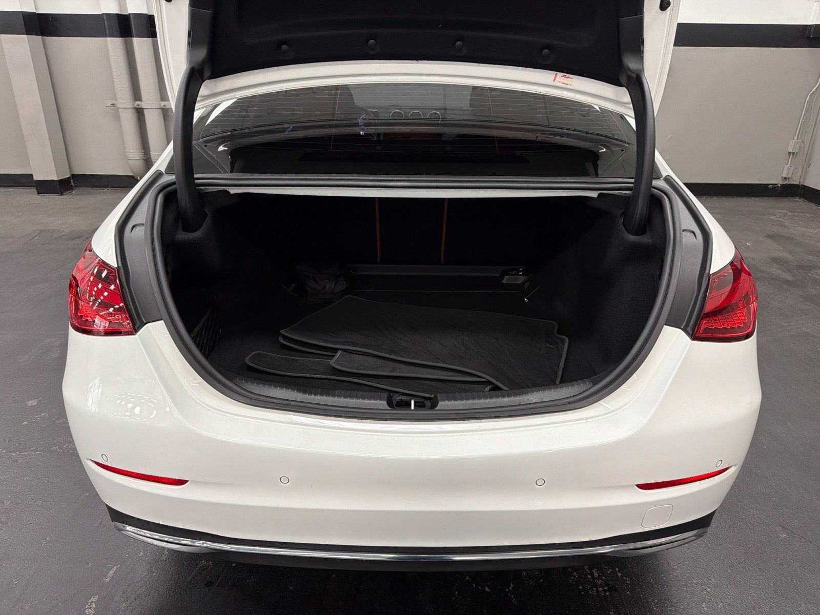 Used 2024 Mercedes-Benz C 300 Sedan image 16