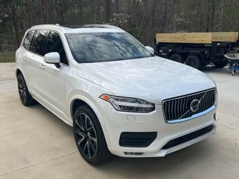 Used 2021 Volvo XC90 T6 Momentum w/ Climate Package AWD/4WD image 3