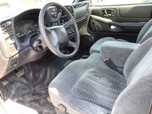 Used 2002 Chevrolet S10 Pickup 4x4 Extended Cab w/ Comfort Convenience Pkg image 22