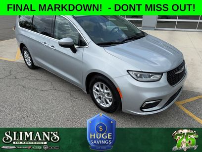 Used 2023 Chrysler Pacifica Touring-L