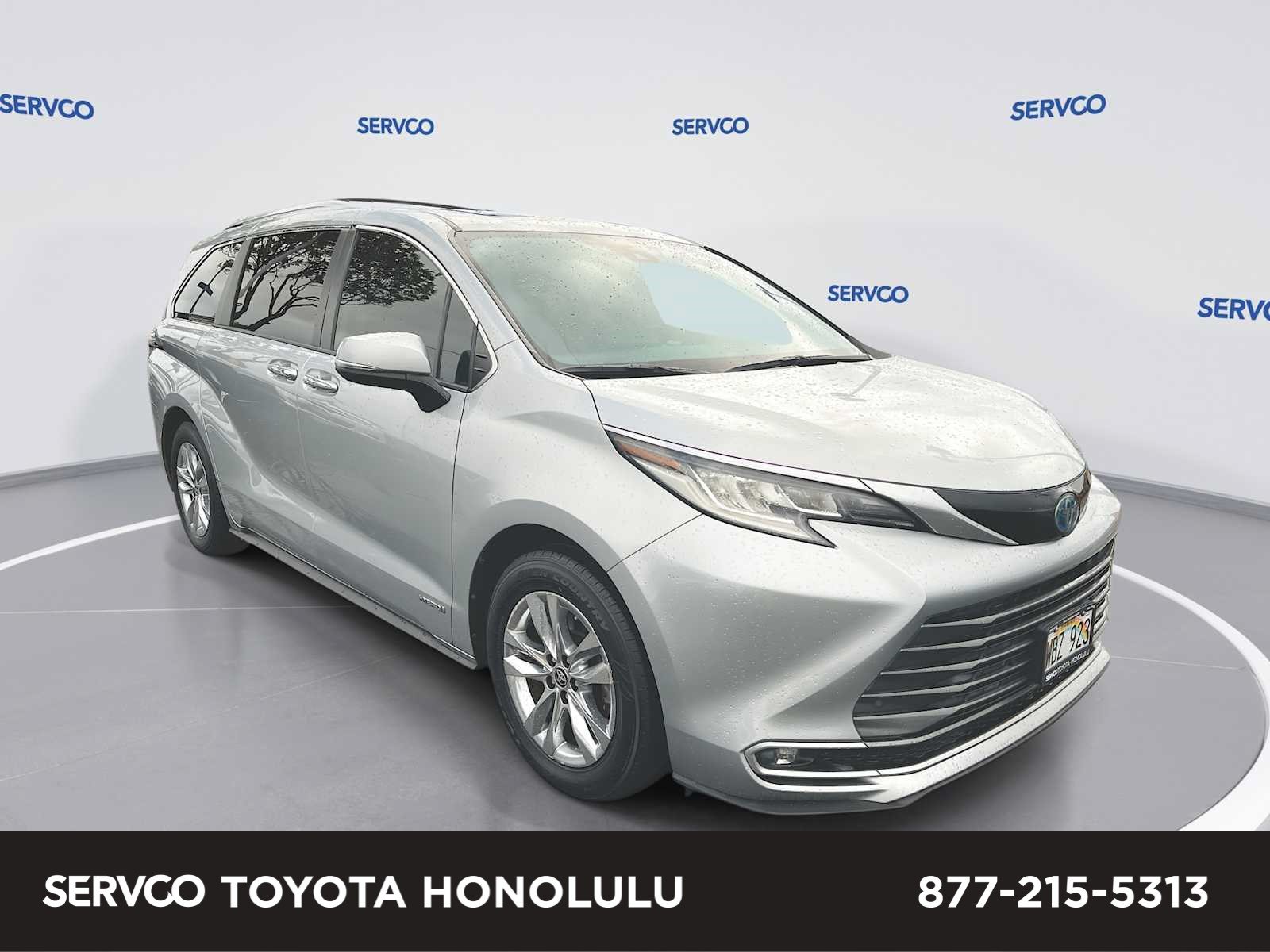 Used 2021 Toyota Sienna Limited FWD image 1