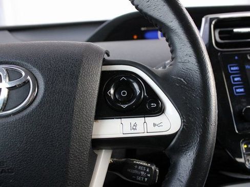 Used 2017 Toyota Prius Three image 12