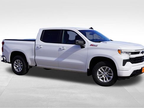 Used 2023 Chevrolet Silverado 1500 RST w/ Z71 Off-Road Package image 2