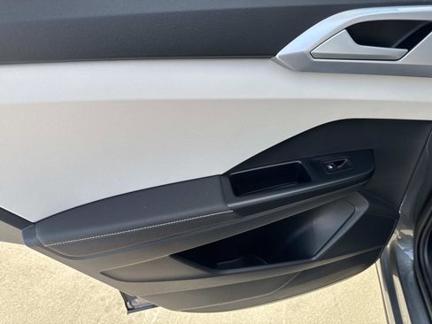 New 2026 Volkswagen Taos SE image 12