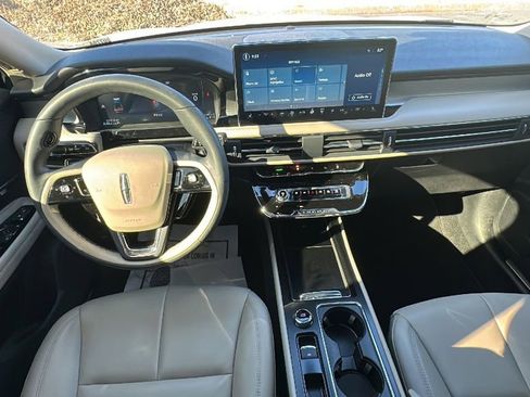 Used 2025 Lincoln Corsair FWD image 16
