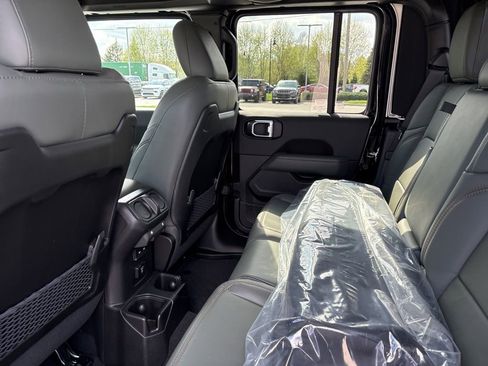 New 2026 Jeep Gladiator Mojave image 9