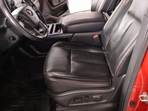 Used 2020 Nissan Titan PRO-4X w/ Pro-4x Convenience Package image 12