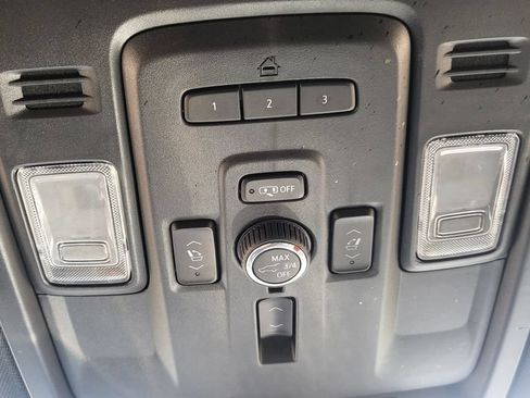 Used 2023 Chevrolet Suburban Premier AWD/4WD image 38
