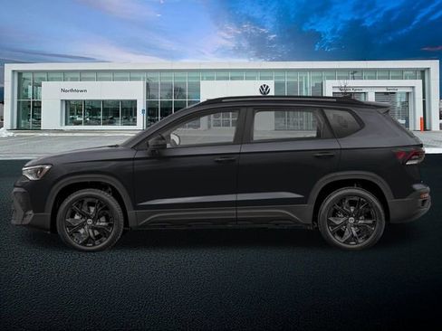 New 2025 Volkswagen Taos SE image 3