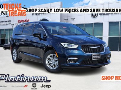 New 2025 Chrysler Pacifica Select